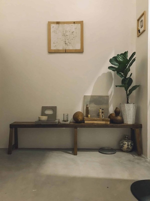 Quels sont les produits naturels efficaces pour nettoyer et raviver un tissu d'ameublement ?