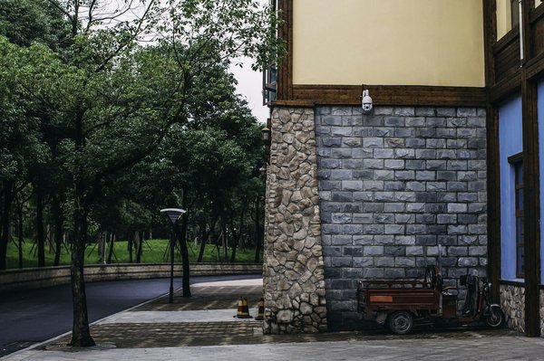 Améliorer son espace de travail avec un éclairage de garage puissant